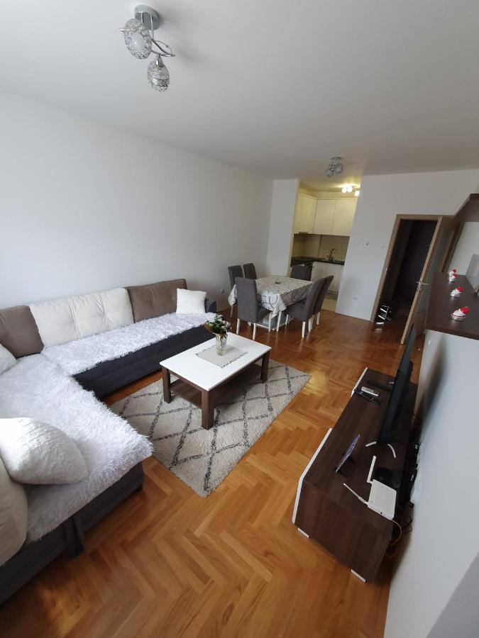 Sunshine Apartment เทรบินเย ภายนอก รูปภาพ